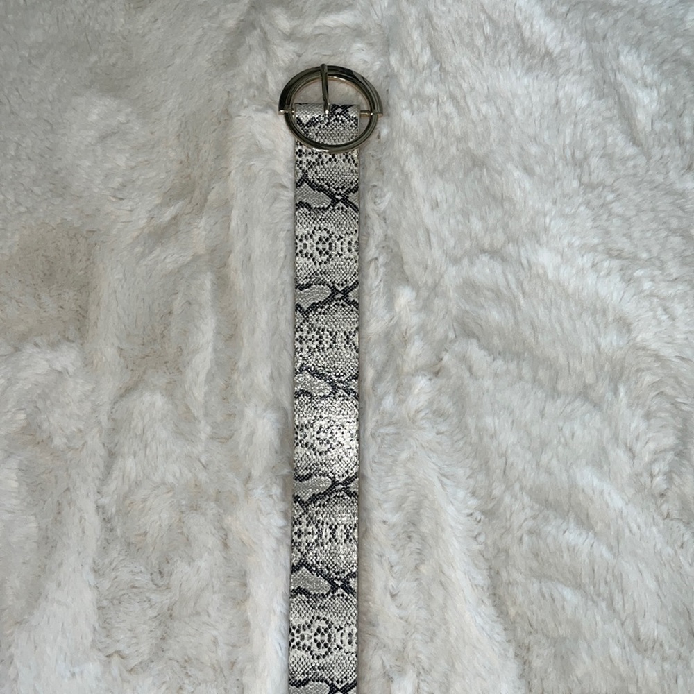 Women’s Snakeskin Belt in Faux Leather